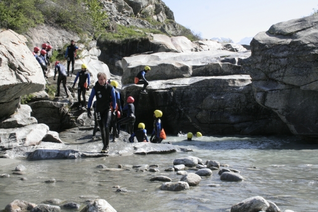  Equipo de barranquismo 